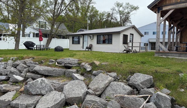 Salmon River Waterfront Cottage w/available 1/2 price boat slip