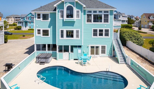 Salt and Soul Cottage: Private Pool, Hot Tub, Community Pool, Close to Beach!