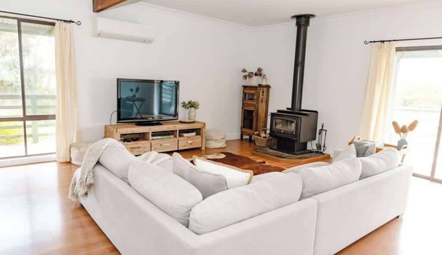 Salt bush cottage Peterborough