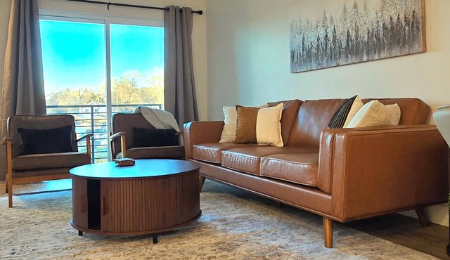 Salt City Executive Townhome a Modern Central Retreat with 2 En Suite Bathrooms