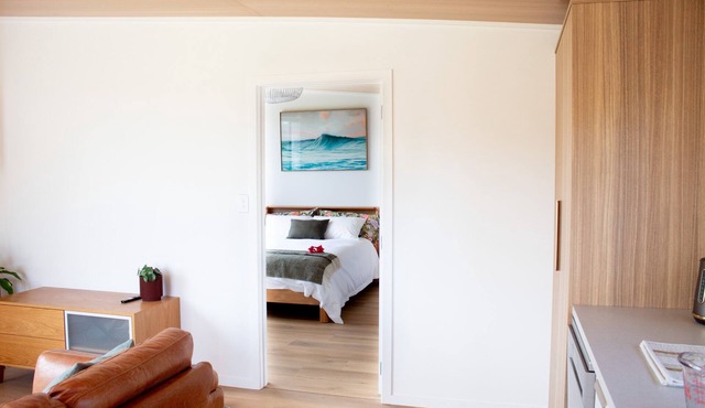 Salt Guesthouse-relax & unwind in this beautiful space. Rural feel, ocean close.