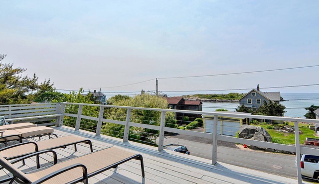 Salt Island Views: 4-Season Beach House