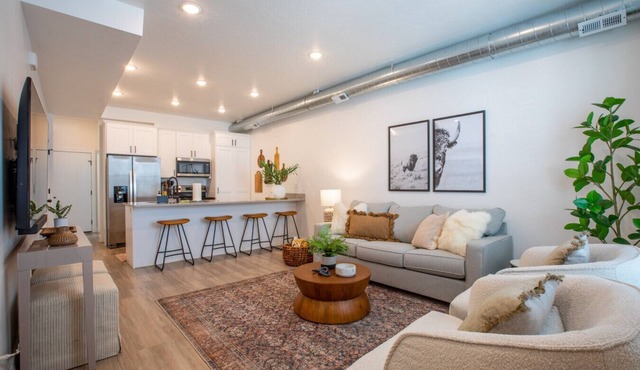 Salt Lake Retreat + Rooftop Hot Tub + Near Ski Resorts