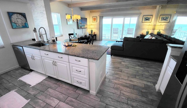 Salt Life Oasis - Direct Oceanfront, End Unit in Satellite Beach, FL