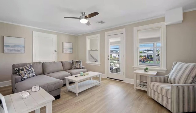 Salt Life Retreat Unit B- 2BR/1BA,Heart of Margate