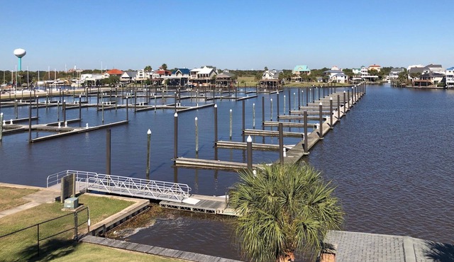 SALT LIFE Waterfront on Sabine Lake With Pool