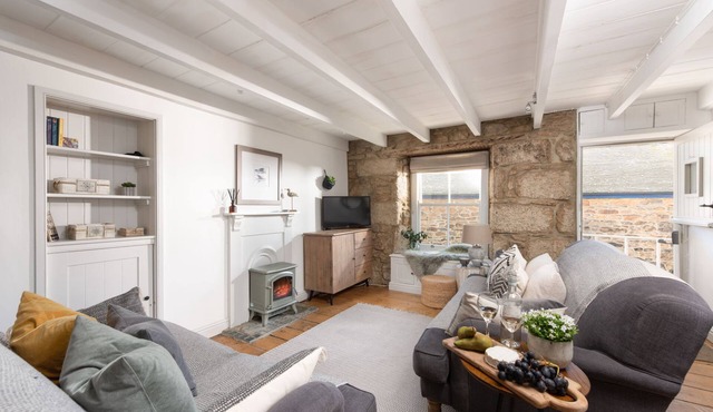 Salt Loft - a house that sleeps 4 guests in 2 bedrooms