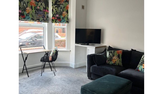 Salt & Pepper Pot (Goole)