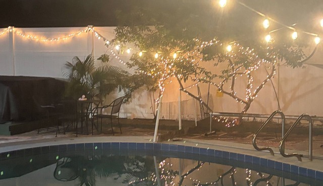 Salt Pool, cozy House near Downtown and International Airport