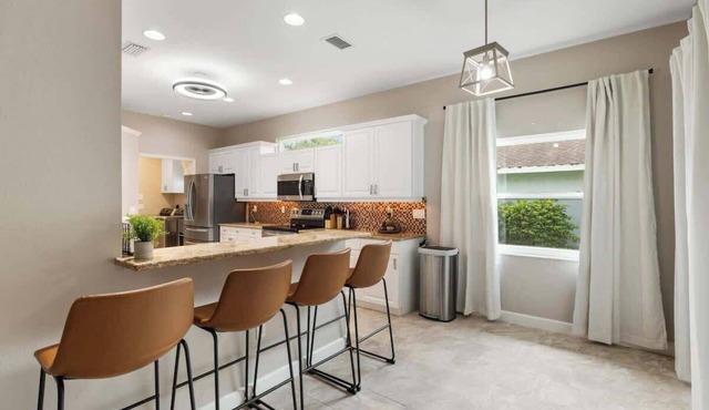 Salt pool, long stays welcome, 4BR home
