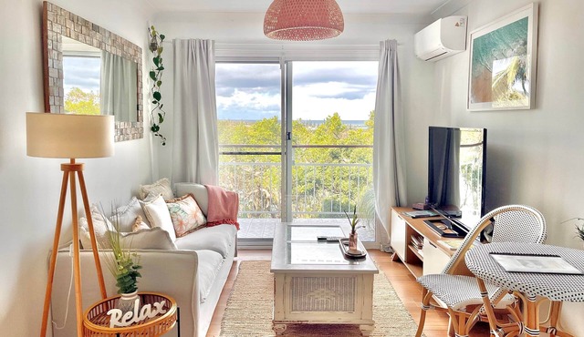 Salt - Relaxed Coastal Vibes, Bay Views, Dog Friendly 🐾