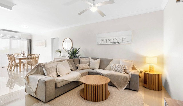 Salt & Sand - Pool & Walk to Beach