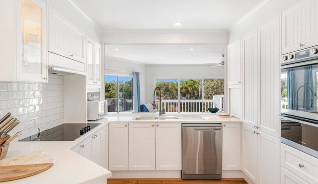 Salt Spray - Luxurious 5 bedroom holiday home in gated estate, close to beach