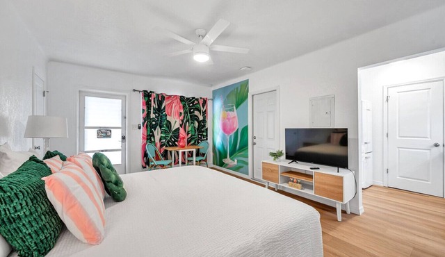 Salt Water Suites - #11 Daiquiri