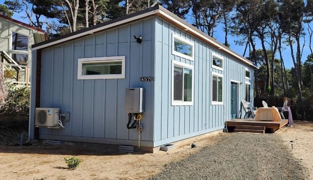 Salt Water Bungalow, walk the dog to Heceta Beach.