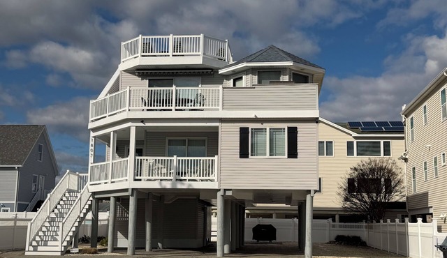 SALT WATER HEATED POOL JUST INSTALLED AUGUST 1-8 OPEN! MINT GORGEOUS BIG HOME