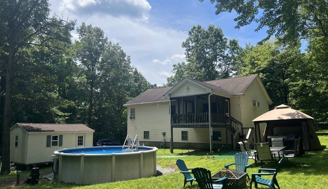 Salt Water Pool-7 Person Hot tub- Open Concept 4Bd-2ba Home-Game Rm & 2 Firepits