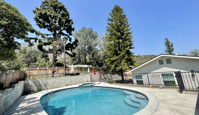 Salt Water Pool Over Look Mountain View