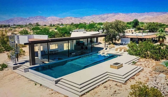 Salt Water Pool+Spa/BBQ/Swim-Up Bar/Misters/Views