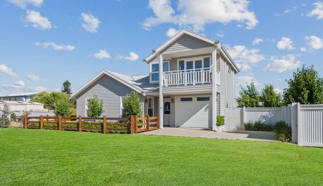 SALTAIR Beach House Right in Town