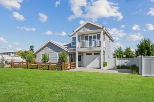 SALTAIR Beach House Right in Town