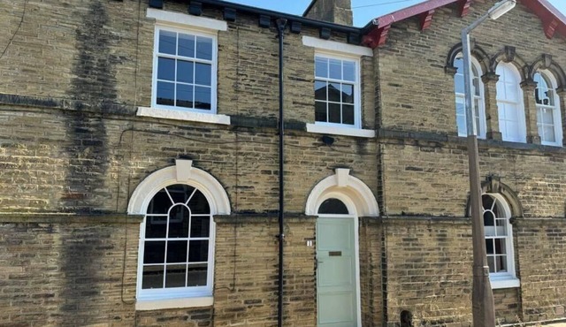 Saltaire retreat, Grade 2 listed 3 bed House