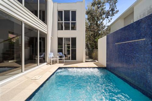 Saltbreeze - Laidback Poolside Living