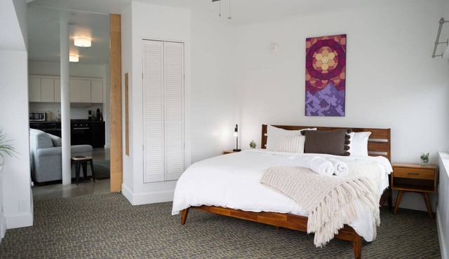 Salted Roots Basecamp: Downtown 2 Bedroom Loft