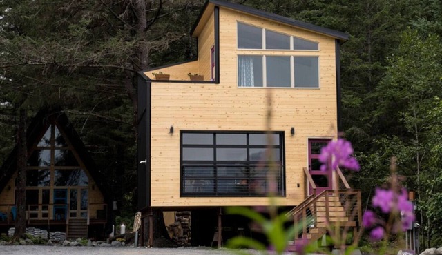 Salted Roots Purple Door Cottage with Ocean Views