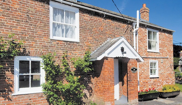 Salters Cottage - E5045