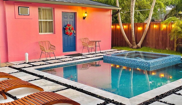Salthaus Suite B - Step out to Pool