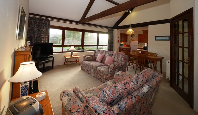 Salthouse Cottage 73360 - sleeps 4 guests in 2 bedrooms