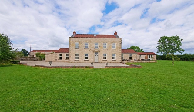 Salton Lodge 6 bedroom farm house