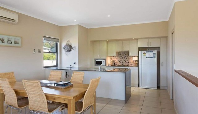 Saltwater Apartments, 3 bedroom accommodation close to Asling's Beach