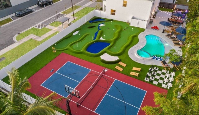 Saltwater Pool -12Hole Miniature Golf & Pickleball
