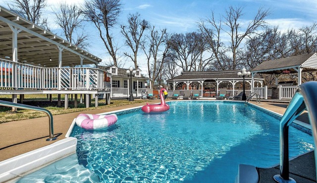 Saltwater Pool & Brand New Hot Tub+Games