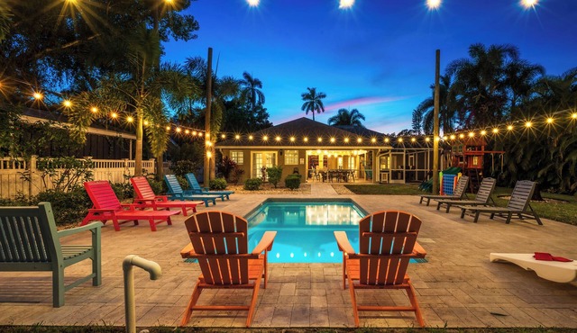 Saltwater Pool, Hot Tub & Fun Games Near Downtown