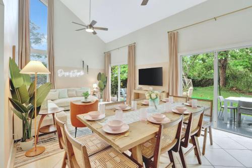 Saltwater Pool Minutes2Beaches BBQ Patio Playroom