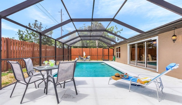 Saltwater Pool, Pet Friendly, Grill and Picnic Table - A Time for Paws - Roelens Vacations