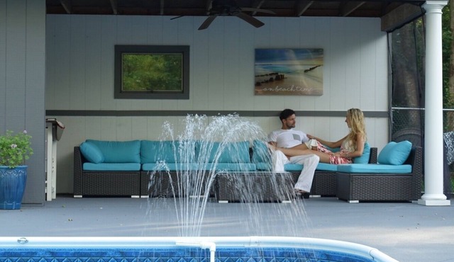 Saltwater Pool, Completely Private, 10 minutes to beaches, 15 minutes to Newport