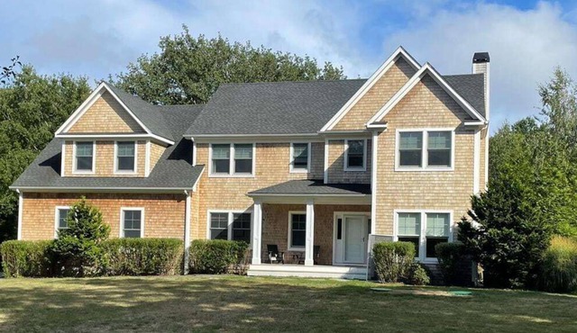 Saltwater pool walk to beach private estate