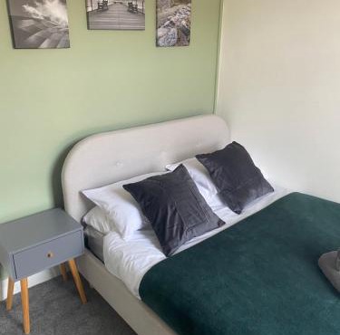 Saltwell Pl- 3Bdrm Sleeps 7 Good for Contractors