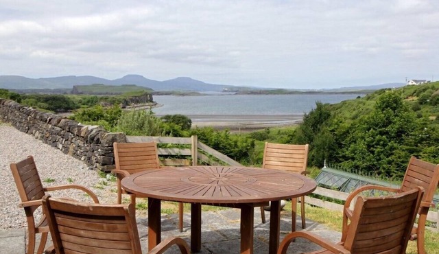 SALTWINDS, pet friendly, with a garden in Carbost