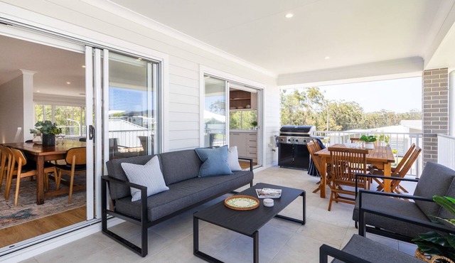 Saltwood - Your modern coastal holiday home awaits