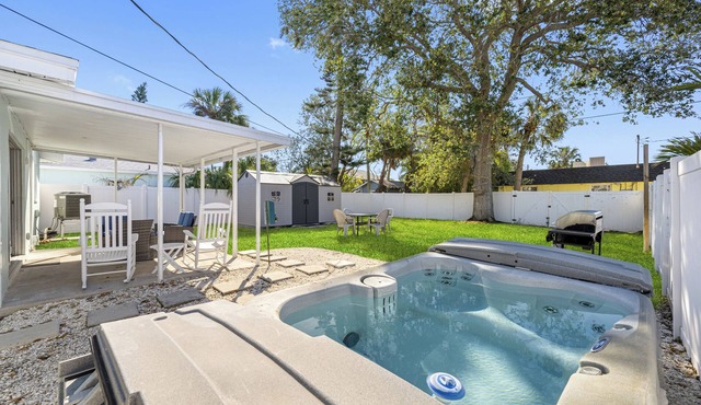 Salty Air Retreat - Fully Remodeled-Walk to the Beach!