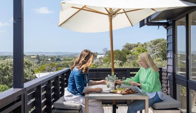 Salty Breeze - Surfs Up - Escape to the ocean