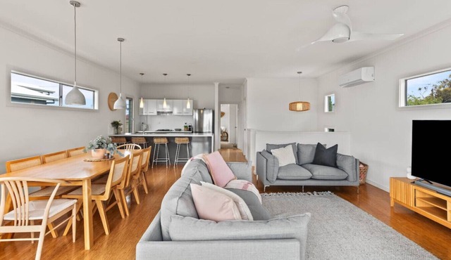 Salty Breeze—Central Family Getaway by the Sea