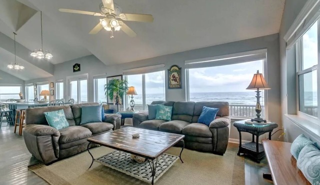 Salty Breeze-Gulf Front Private Home with endless views. Sleeps 14