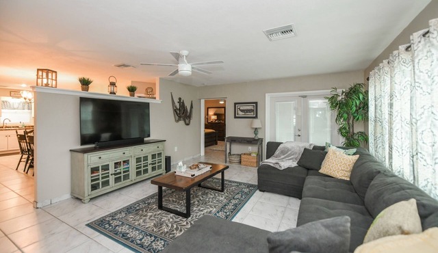 Salty Breeze Home w/Guest Suite, Heated Enclosed Salt Pool/Spa