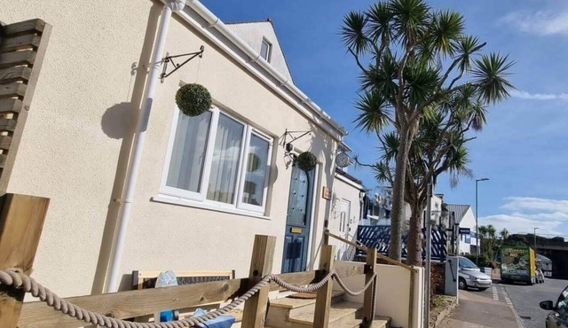 Salty Breeze is just 160m from the golden sands of Preston Beach, Paignton